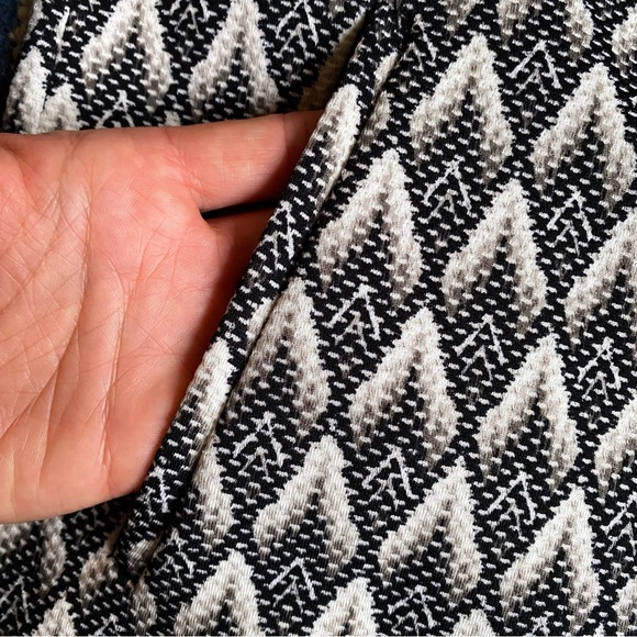 🖤 H&M BLACK WHITEE CHEVRON JACKET! - Picture 9 of 11